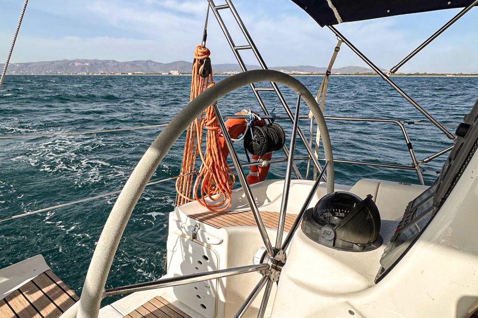 salidas navegar barcelona bavaria 37 cruiser